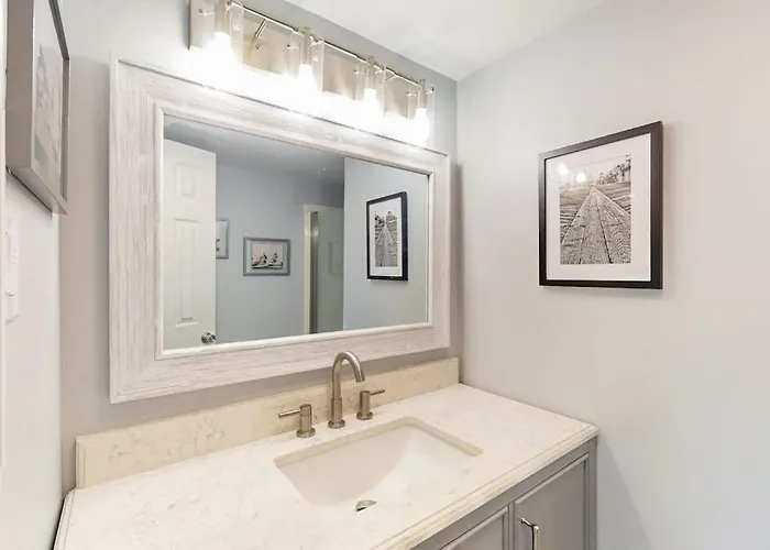 Incredibly Convenient With Balcony Washer & Dryer Ac Shared Pools Gym Tennis